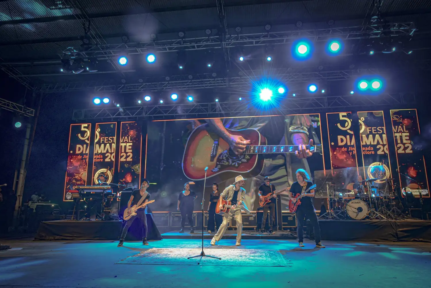 Diamante vivió a pleno su cuarta luna festivalera con jineteada y folclore