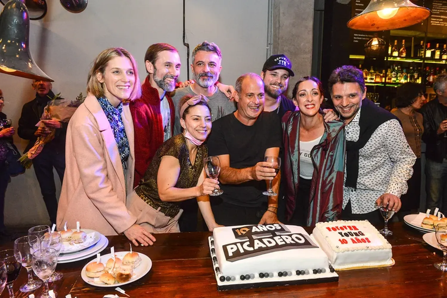 En los festejos del los 10 años del Teatro Picadero presente un "Gualeyo"