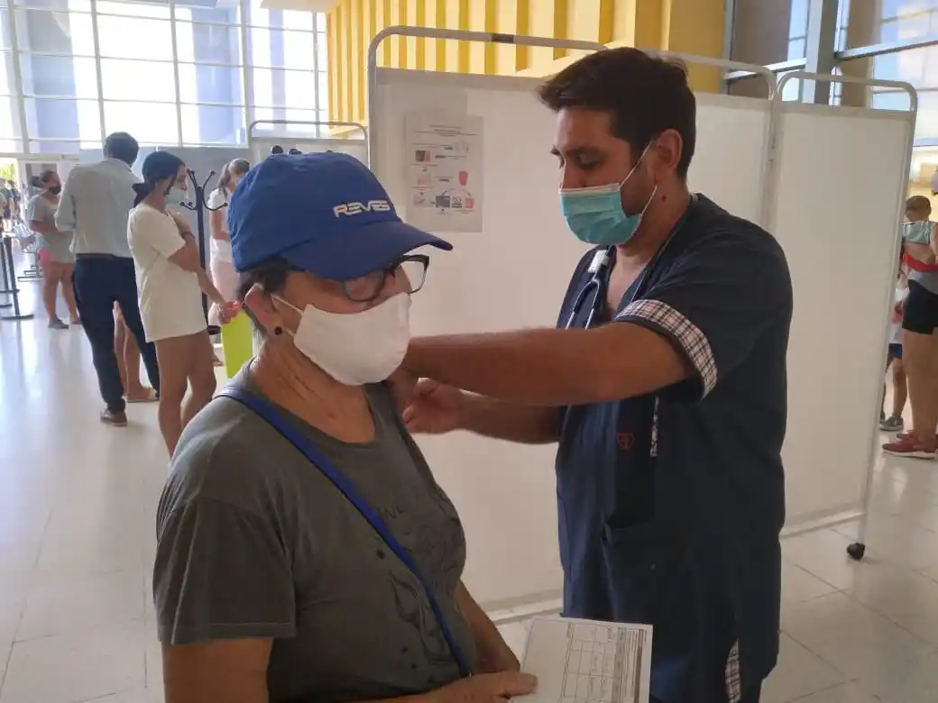 Se acorta a cuatro meses el intervalo mínimo para la dosis de refuerzo