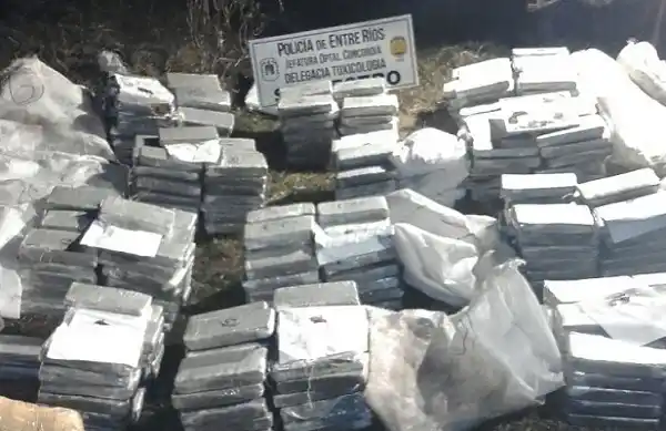 Urribarri confirmó que fueron 393 los kilos de marihuana arrojados