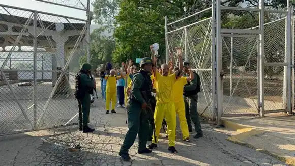 Más de 1.000 reclusos de la cárcel de Tocorón han sido trasladados a otros penales (VIDEO+FOTOS)