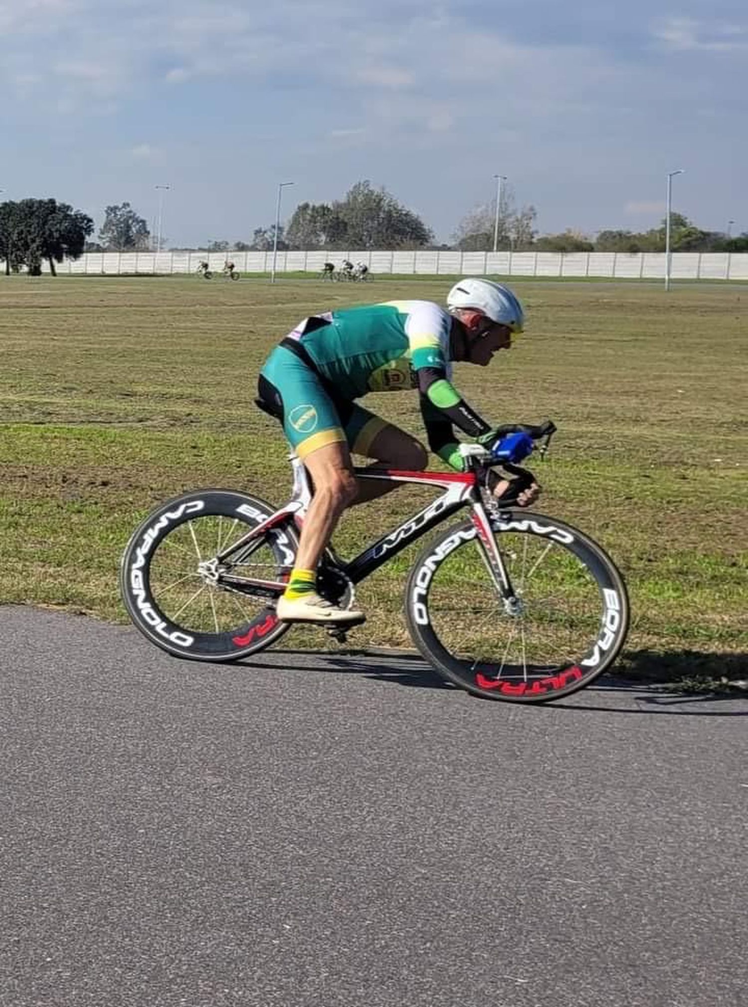 Dos representantes locales participarán en competencias de nivel internacional. Mariana Magallán y Raúl Zappettini (foto) viajan a la República Oriental del Uruguay.