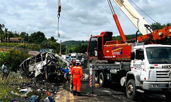 Trágico accidente de un ómnibus en Brasil: hay al menos 38 muertos