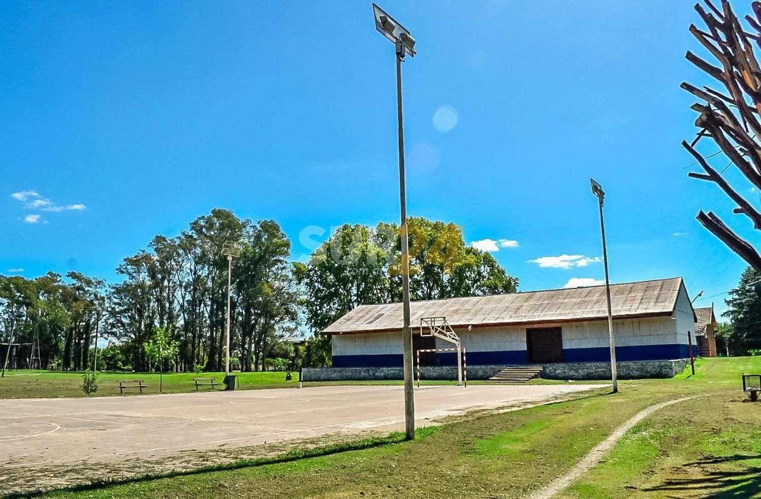 Avanza el proyecto para la construcción de sanitarios y vestuarios en el predio deportivo de Carreras