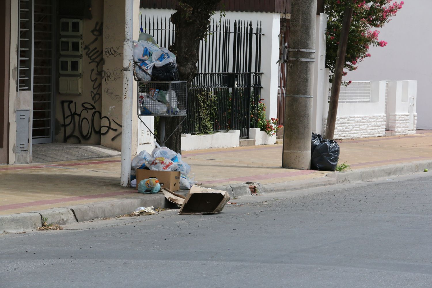 "Hasta que no aparezca la ropa no habrá servicio de recolección”, aseguraron los trabajadores.