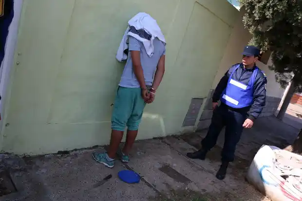 Asaltaron una quiniela e intentaron apuñalar al dueño 