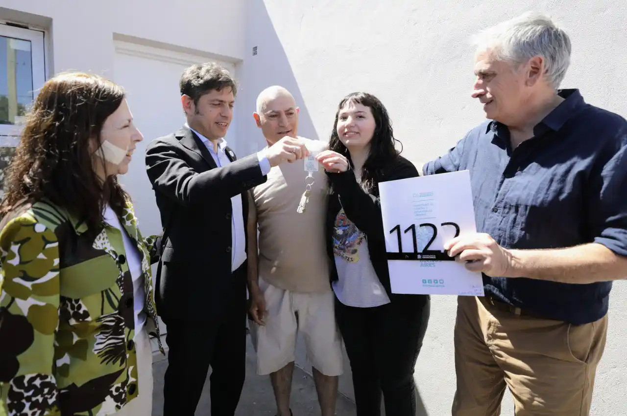 Javier Gastón destaca el trabajo conjunto con la Provincia en la entrega de 16 nuevas viviendas en Chascomús