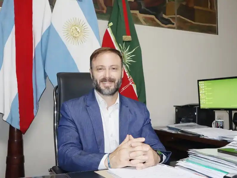 Azcué defendió un cambio profundo en el modelo de gestión, con orden, eficiencia y desarrollo humano