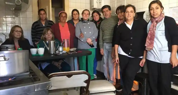 Sin cobrar y con la angustia  de no saber qué pasará mañana