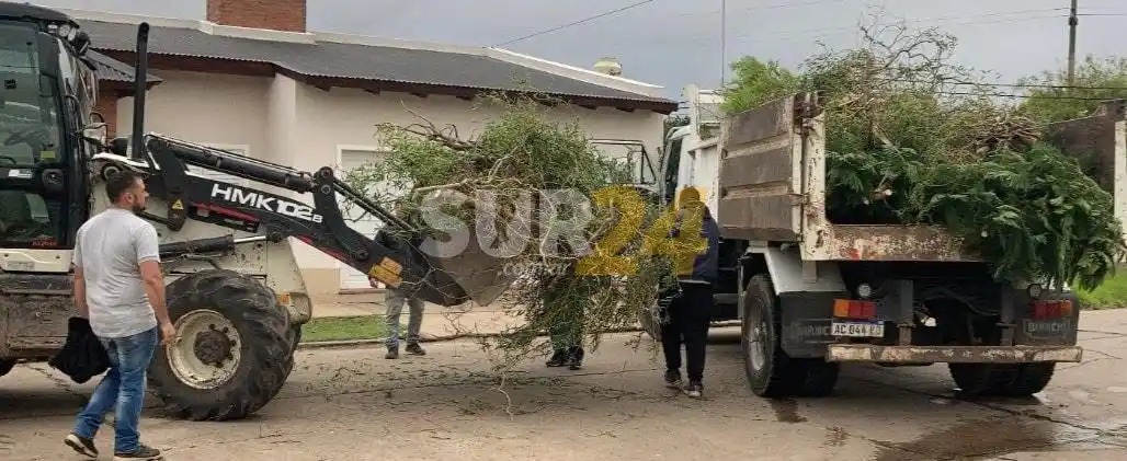 Firmat: intensos trabajos de equipos municipales por el temporal