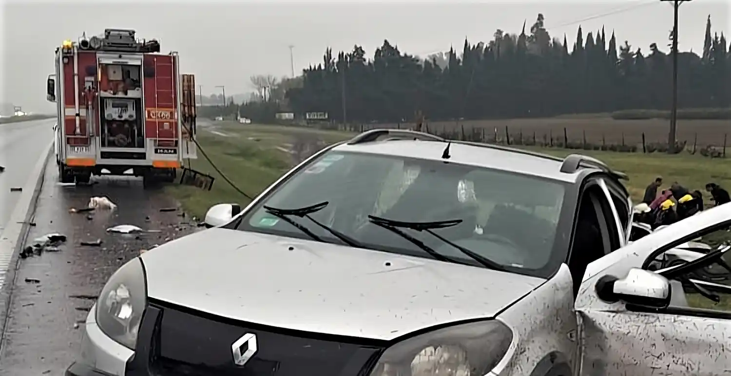 Accidente fatal en ruta 9: un auto cruzó de carril y chocó contra otro en el km 164