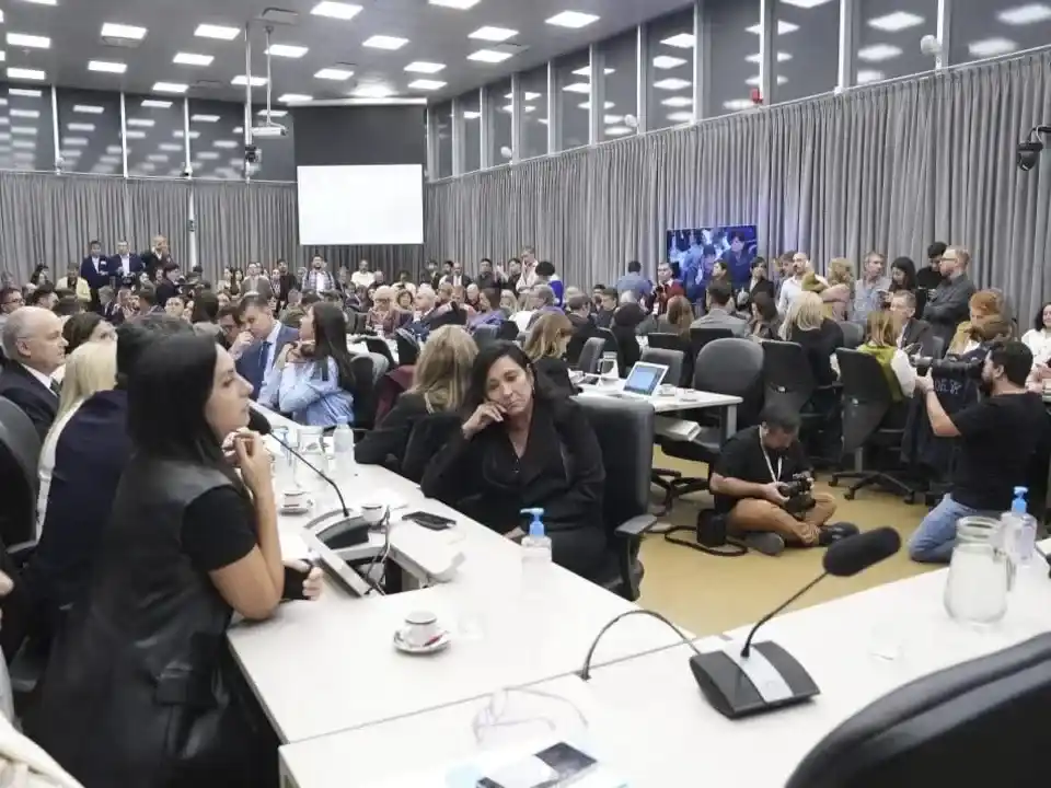 El plenario de comisiones de Diputados emitió dictamen sobre la reforma a la Ley de Glaciares.