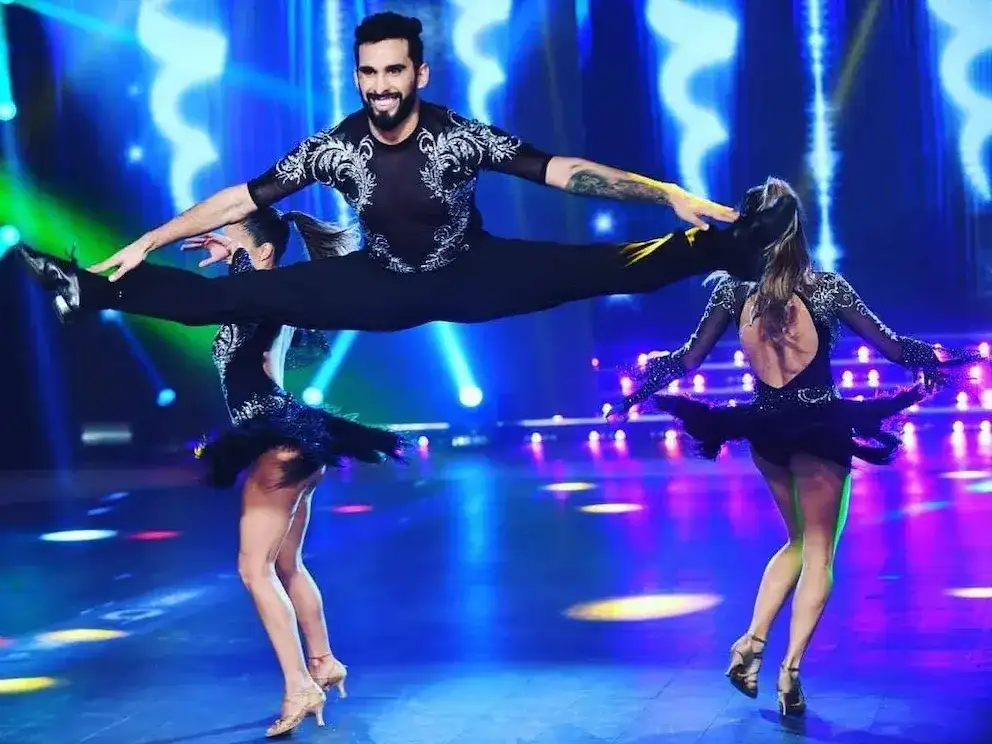 El bailarín explicó que desde febrero de 2024 no baila y que hoy se reconoce más como artista y diseñador