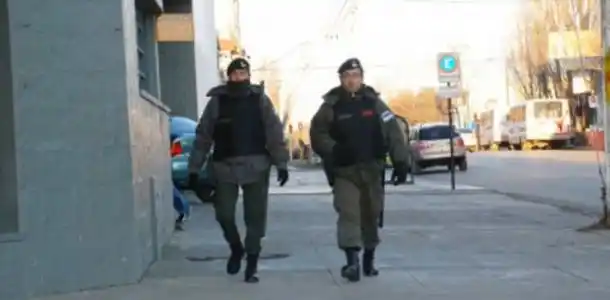 Dos gendarmes detenidos por "amenazas"