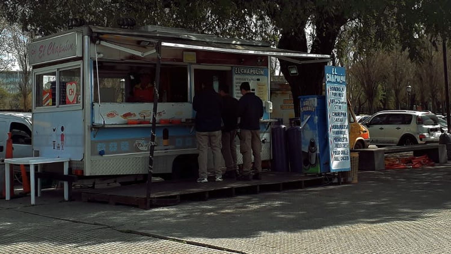 A punta de pistola roban la recaudación de un carrito de comidas en Ruta 33