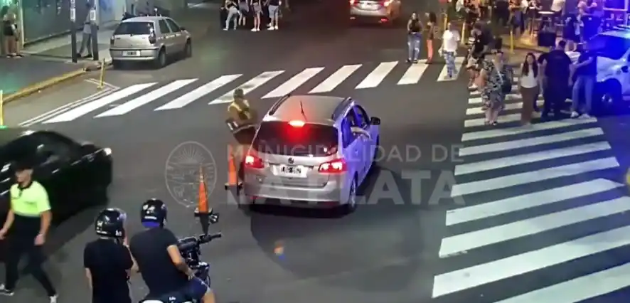 La Plata: Intentó fugarse de un operativo de tránsito, casi atropella a dos agentes pero fue capturado
