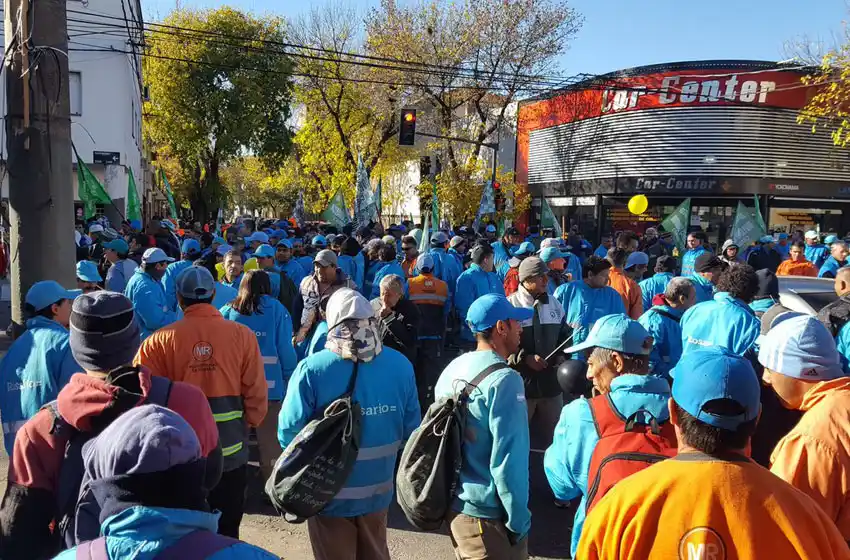 Mediodía movido: cortes en el centro por una movilización contra los tarifazos