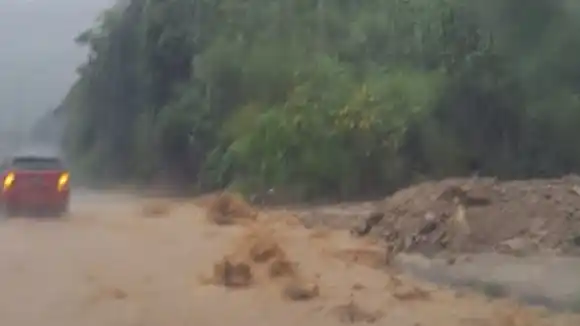 ¡ONDA TROPICAL 43! Lluvias no dejan a Caracas y parte del territorio nacional