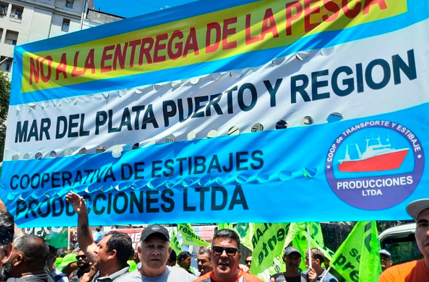 Presencia marplatense en la marcha en plaza de los Congresos