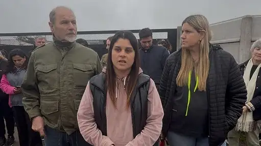 Gustavo Desiati, Nadia Spikerman y Mariana Jara, proteccionistas de animales, durante la movilización del sábado.