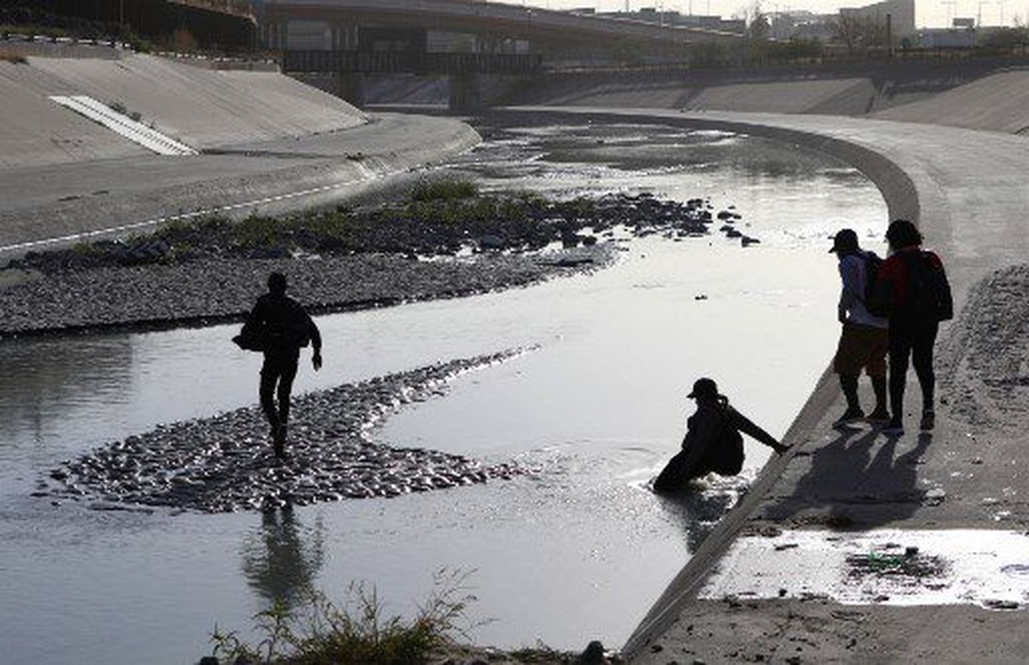 Corte de EE.UU. echó para atrás  suspensión de norma migratoria Título 42