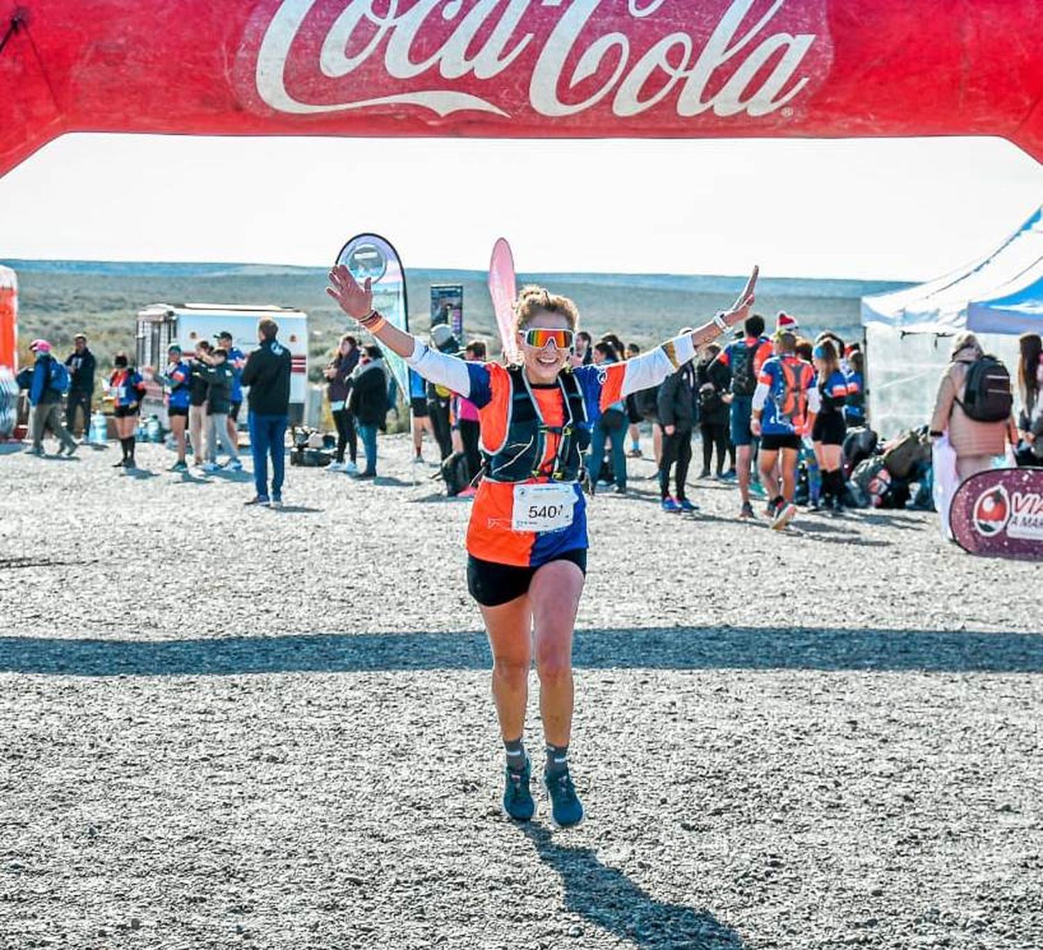 Leticia González llega a la meta en Puerto Madryn.