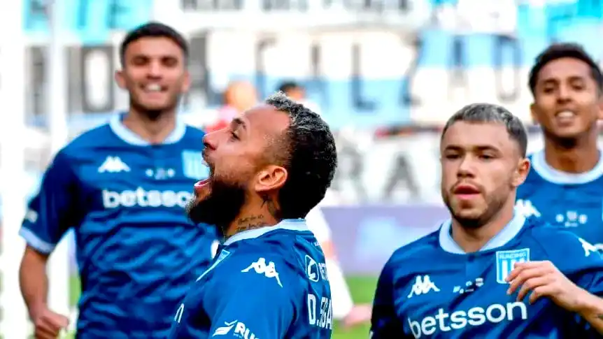 Racing goleó a Riestra y espera rival en cuartos de final