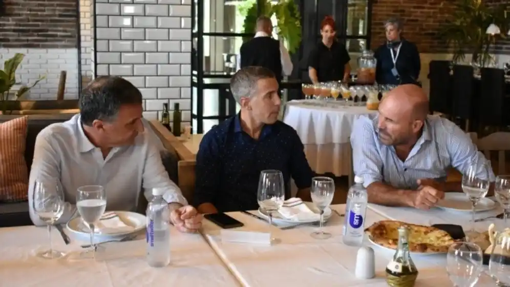 Clásico rosarino: Astore y Belloso compartieron un almuerzo con el árbitro Mastrángelo