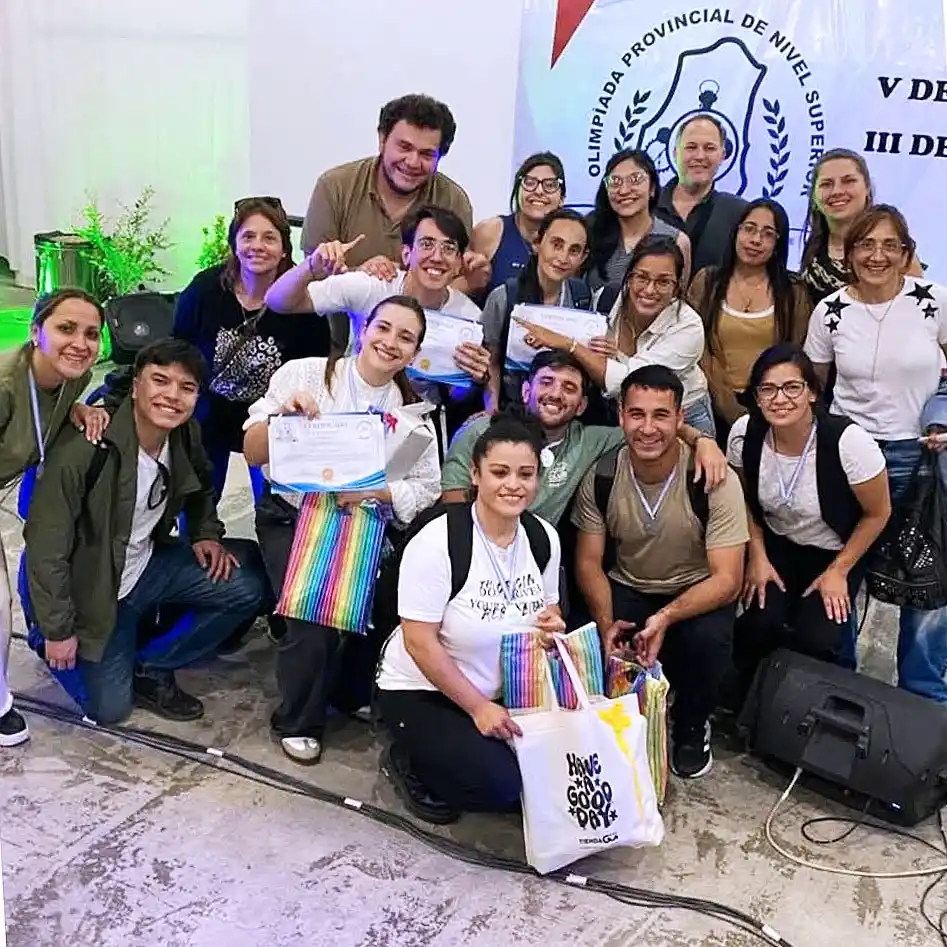 Toda la alegría de estudiantes y docentes del Instituto Leloir.