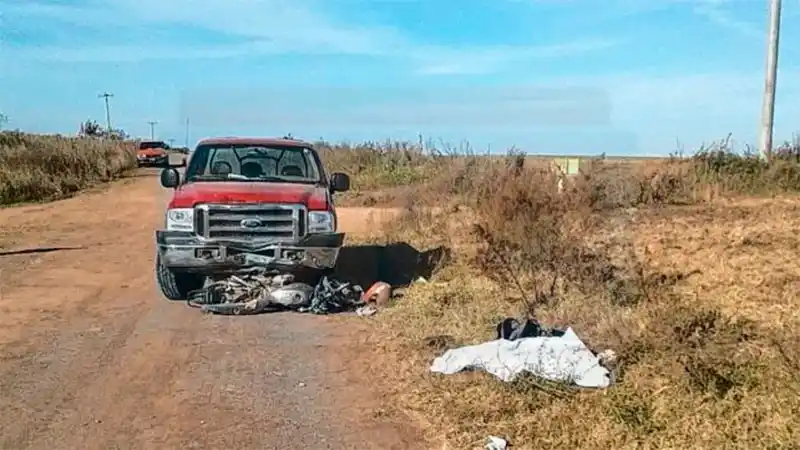 Murió un motociclista tras un fatal choque de frente contra una camioneta