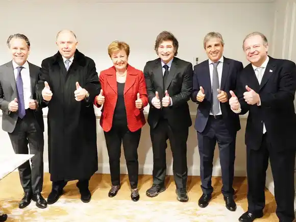 El Gobierno se reúne con el FMI en medio de la tensión cambiaria y la venta de reservas del BCRA