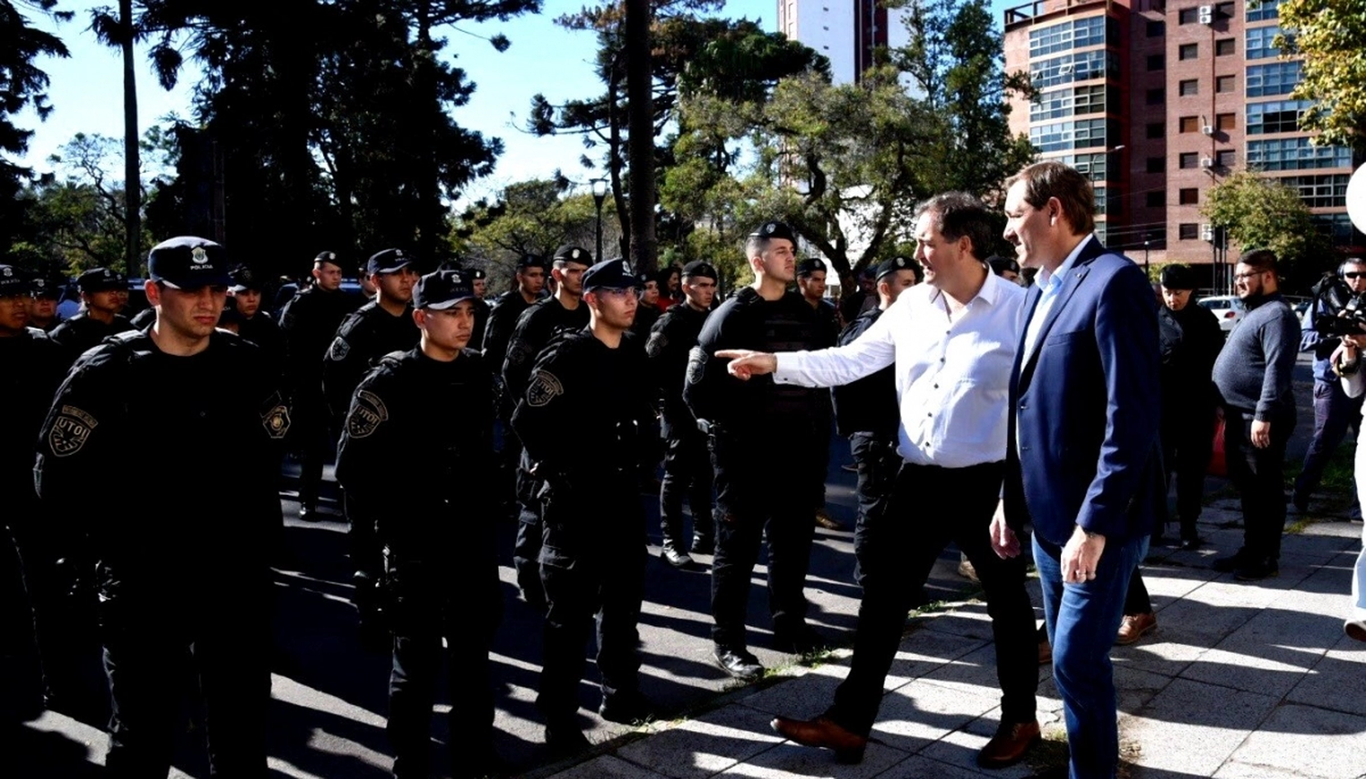 Garro en modo candidato: recibió a Julio Alak en La Plata y se reunió con Avanza Libertad