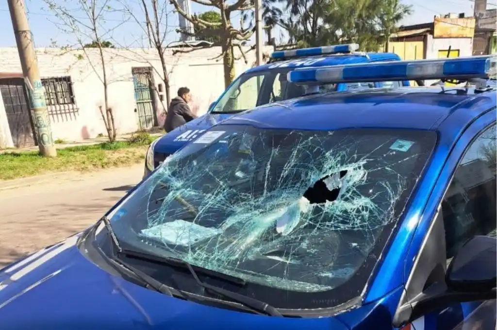 El uniformado se salvó por tener puesto en chaleco antibalas.