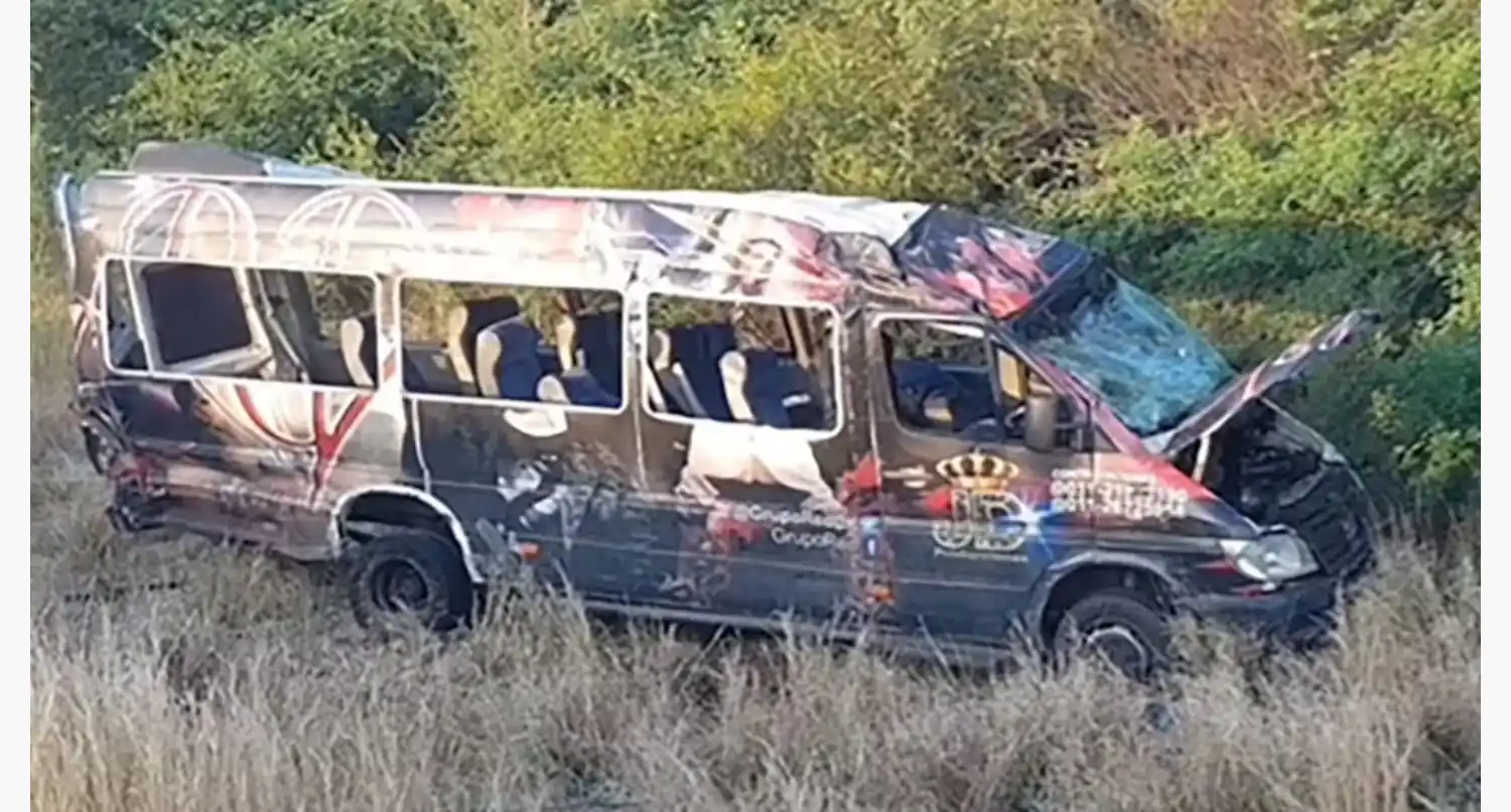 Siete hombres y una mujer resultaron heridos por el accidente en la ruta salteña. (Foto: Gentileza qué pasa salta).