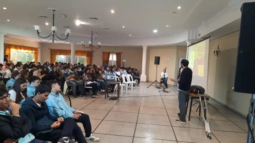 Se lanzó la primera edición de Prendete Academy en Lobería