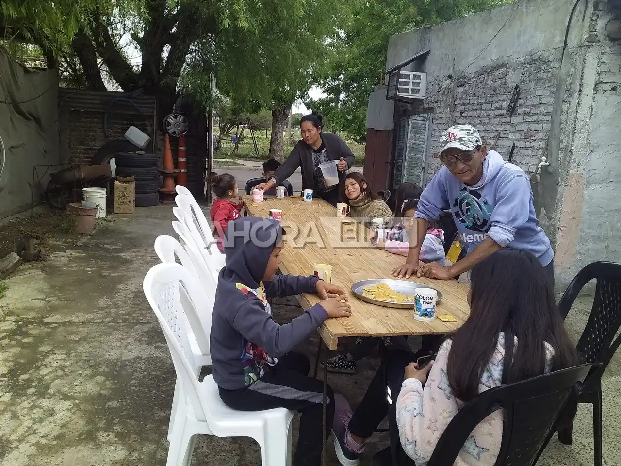 “La gente nos pide que volvamos a cocinar, pero solo podemos ofrecer una copa de leche”