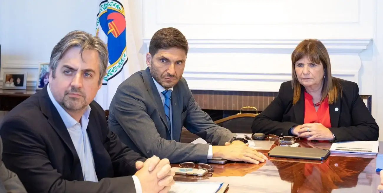 El gobernador de Santa Fe, Maximiliano Pullaro, fue recibido este viernes por la ministra de Seguridad, Patricia Bullrich. Crédito: Gobierno de Santa Fe