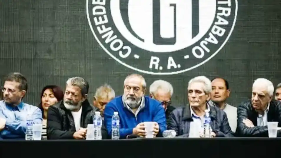 Recurso de amparo: la CGT va a la Justicia contra el DNU que restringe las huelgas