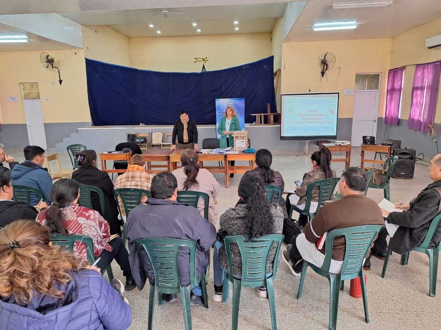 Capacitan a delegados electorales de cara al 25 de junio