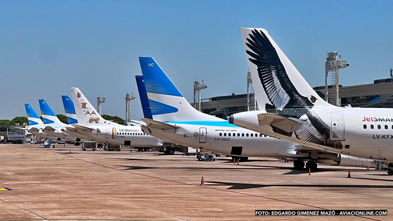 Aeroparque Jorge Newbery - Plataforma con aviones de Aerolíneas Argentinas, Flybondi y JetSMART