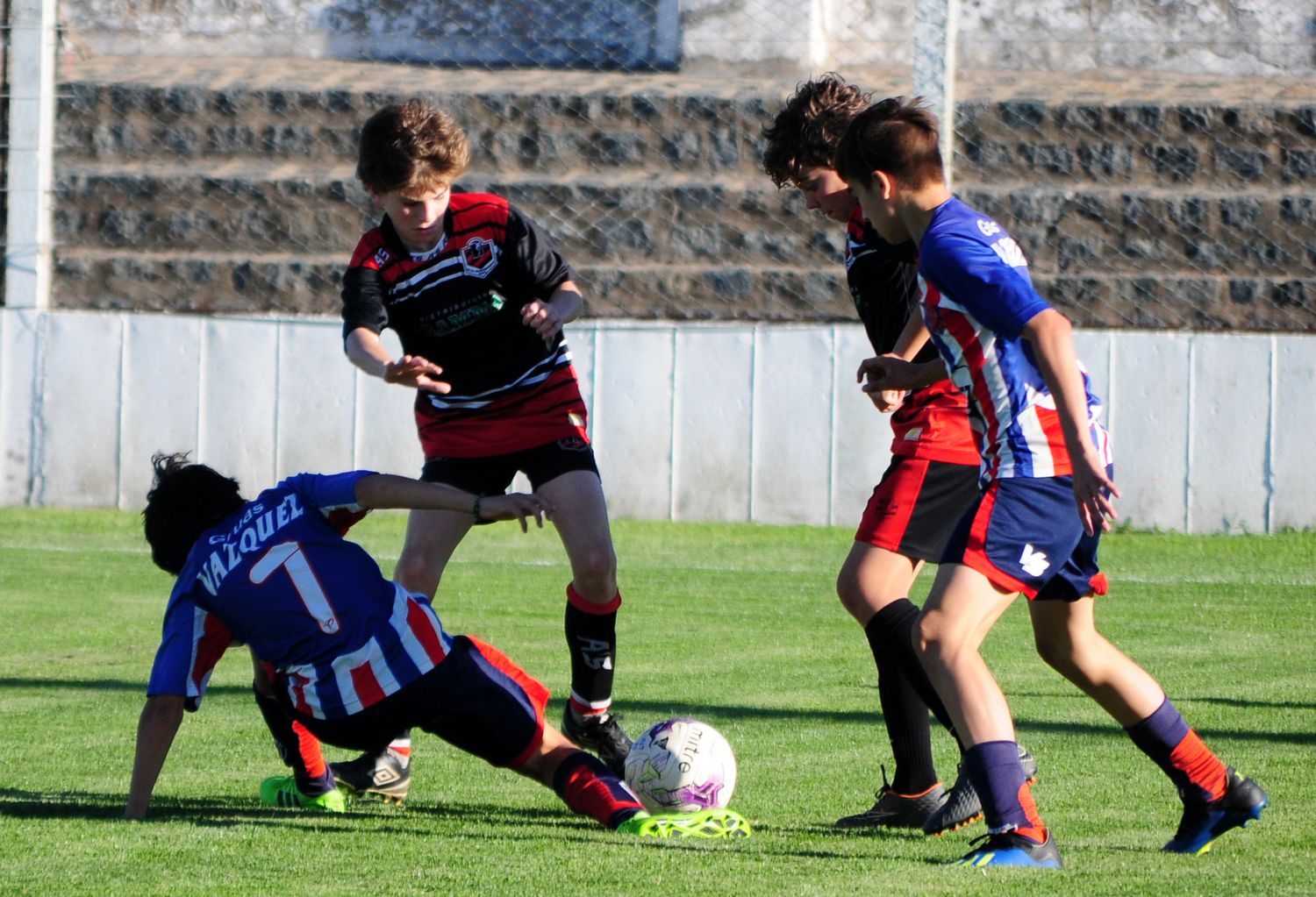 Ferro tuvo un cierre a pleno entre los chicos