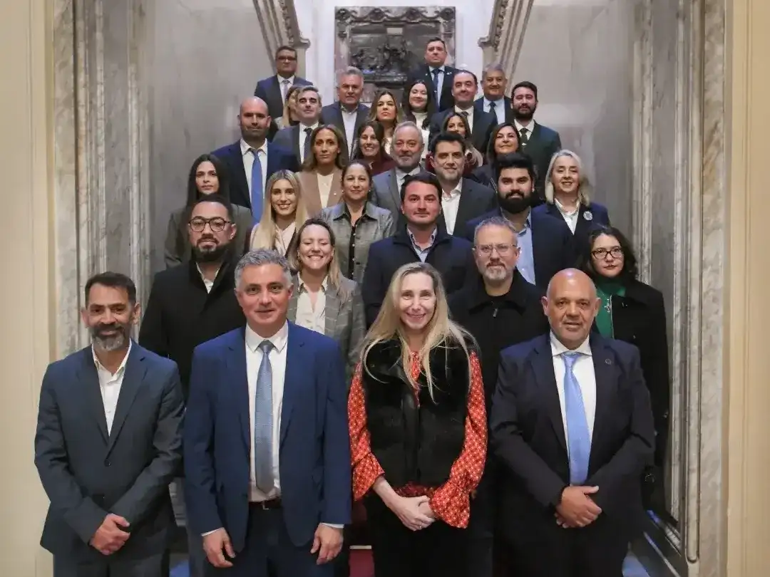 karina milei con legisladores provinciales