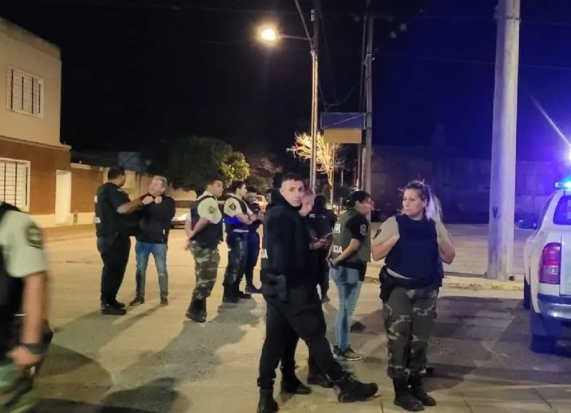 El operativo montado en el domicilio (FOTO: Uno Arrecifes).