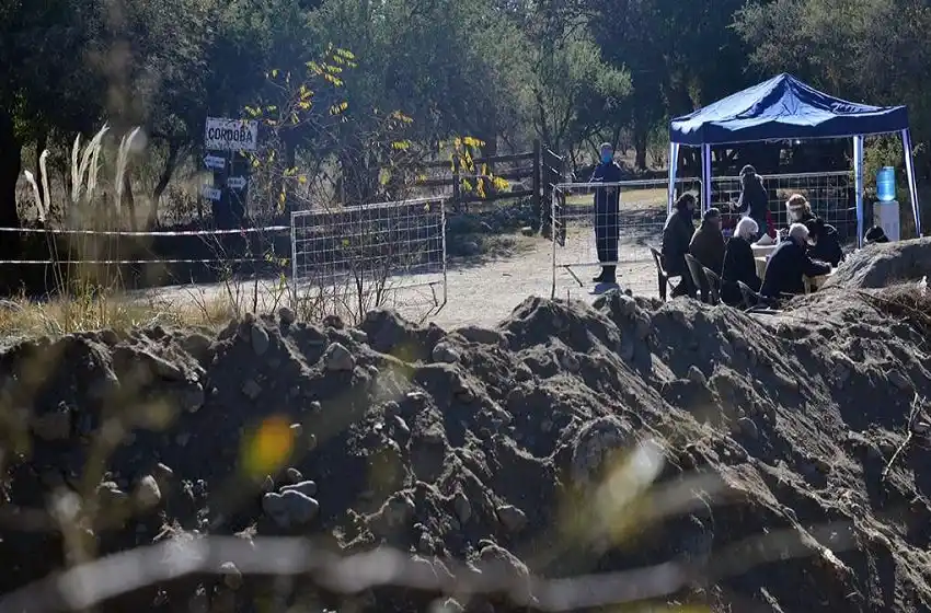 Conflicto en la frontera de Córdoba y San Luis: denuncian que no dejan ingresar camiones combatir los incendios