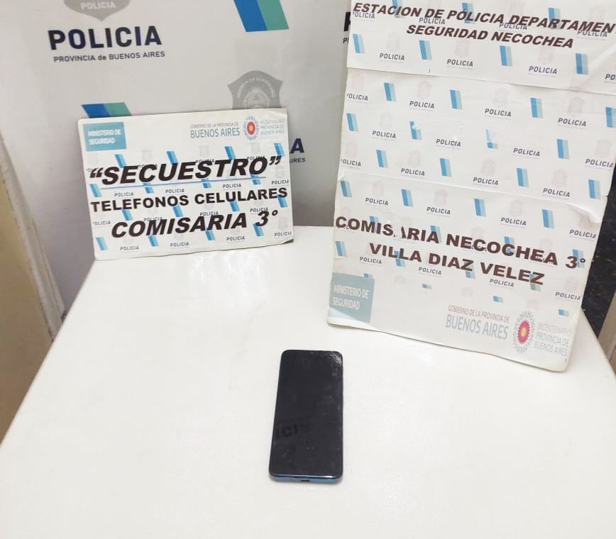 Madre e hijo involucrados en un caso de robo de un celular