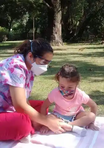 La lucha de la kinesióloga Silvana Lanzillota por las autorizaciones para sus pacientes.