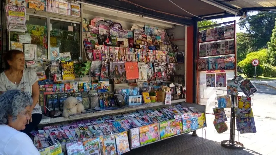 Día del canillita: "El puesto de diarios se está convirtiendo en un bazar"