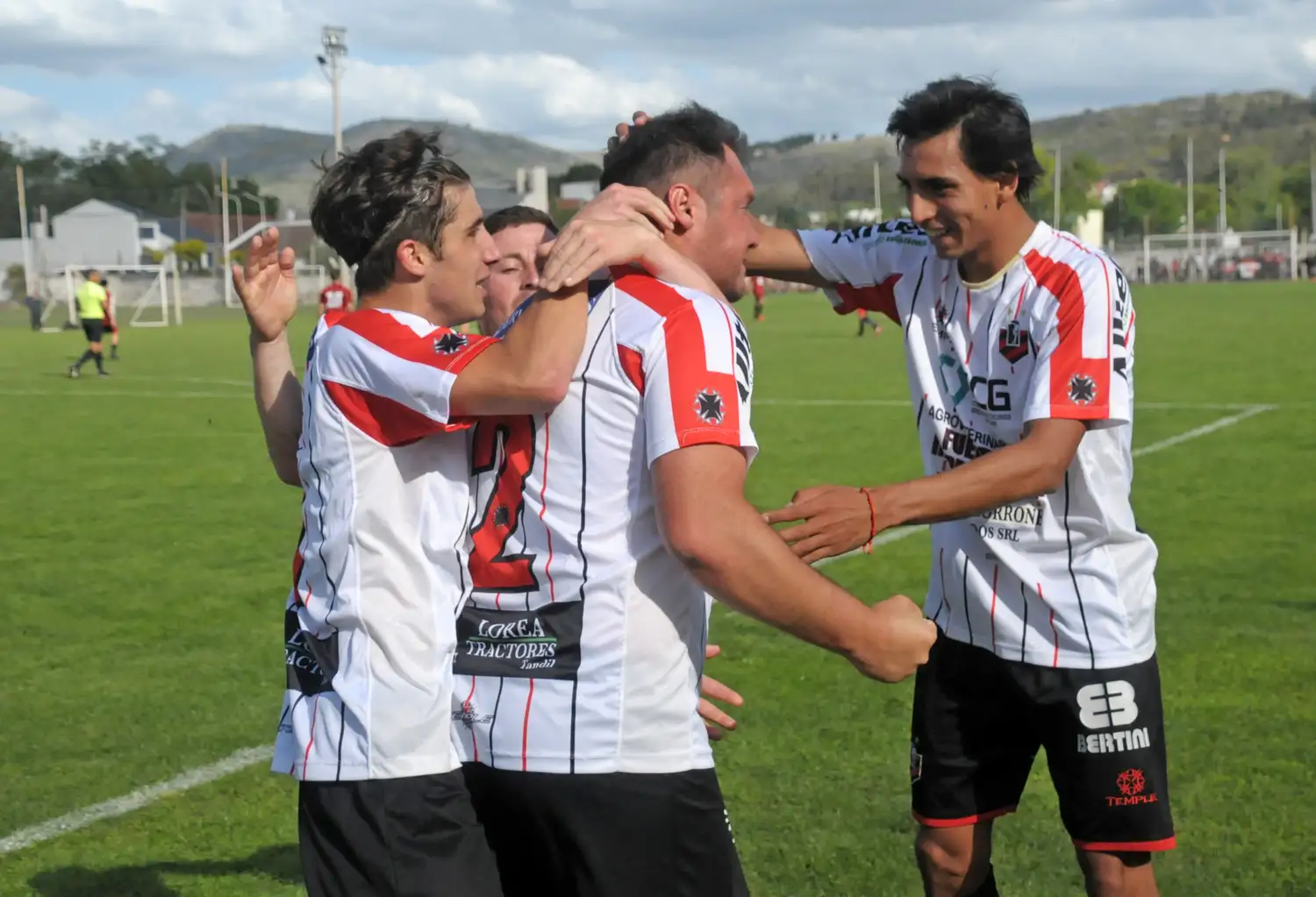 Pereyra, epicentro del festejo de Independiente.