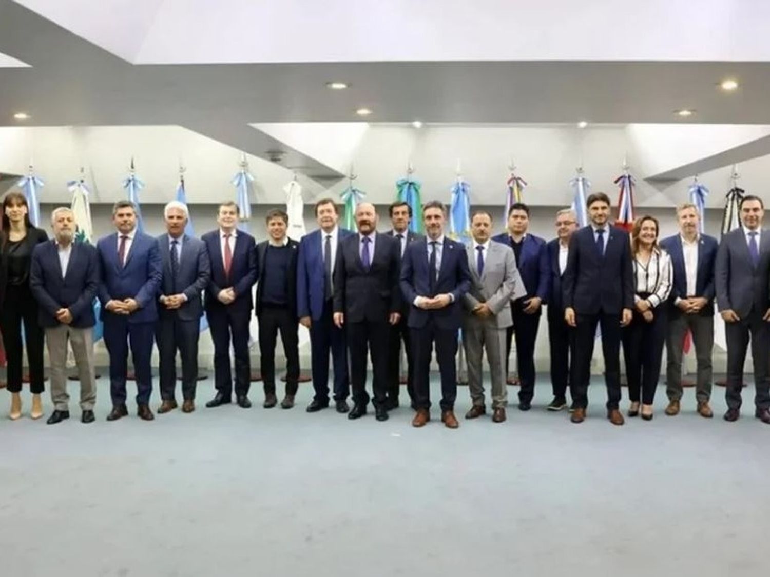 Guillermo Francos recibe a un grupo de gobernadores que reclaman por la caída de la recaudación