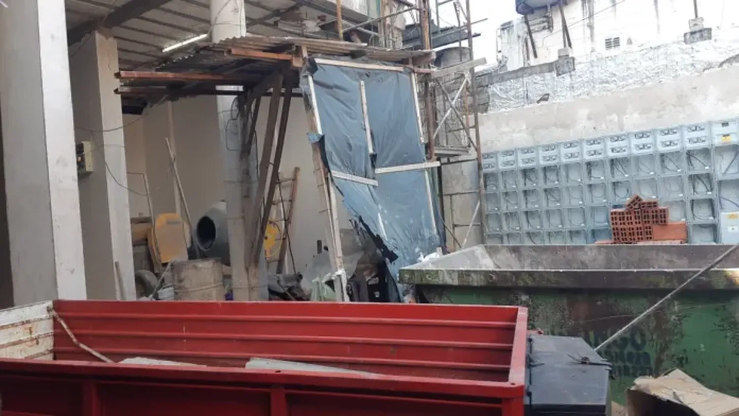 Un albañil cayó de una obra en construcción y debió ser internado de urgencia